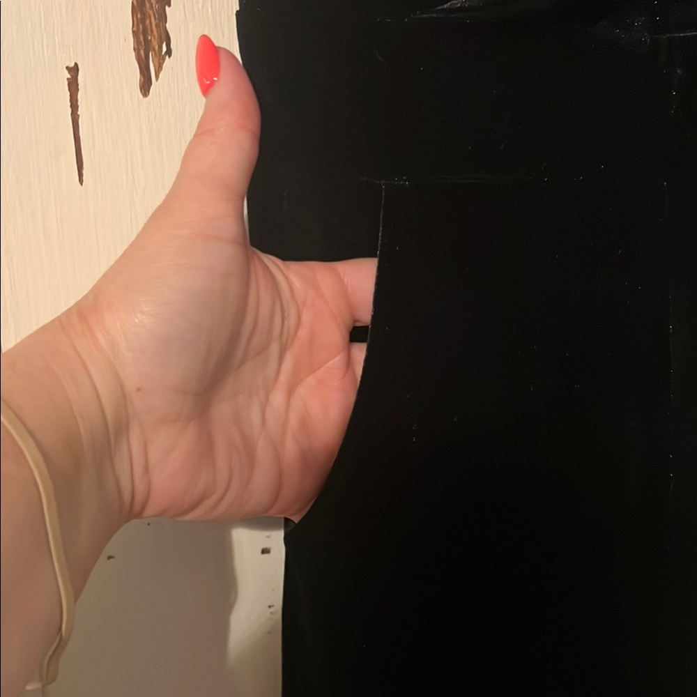 Elegant Black Jumpsuit - Picture 4 of 6